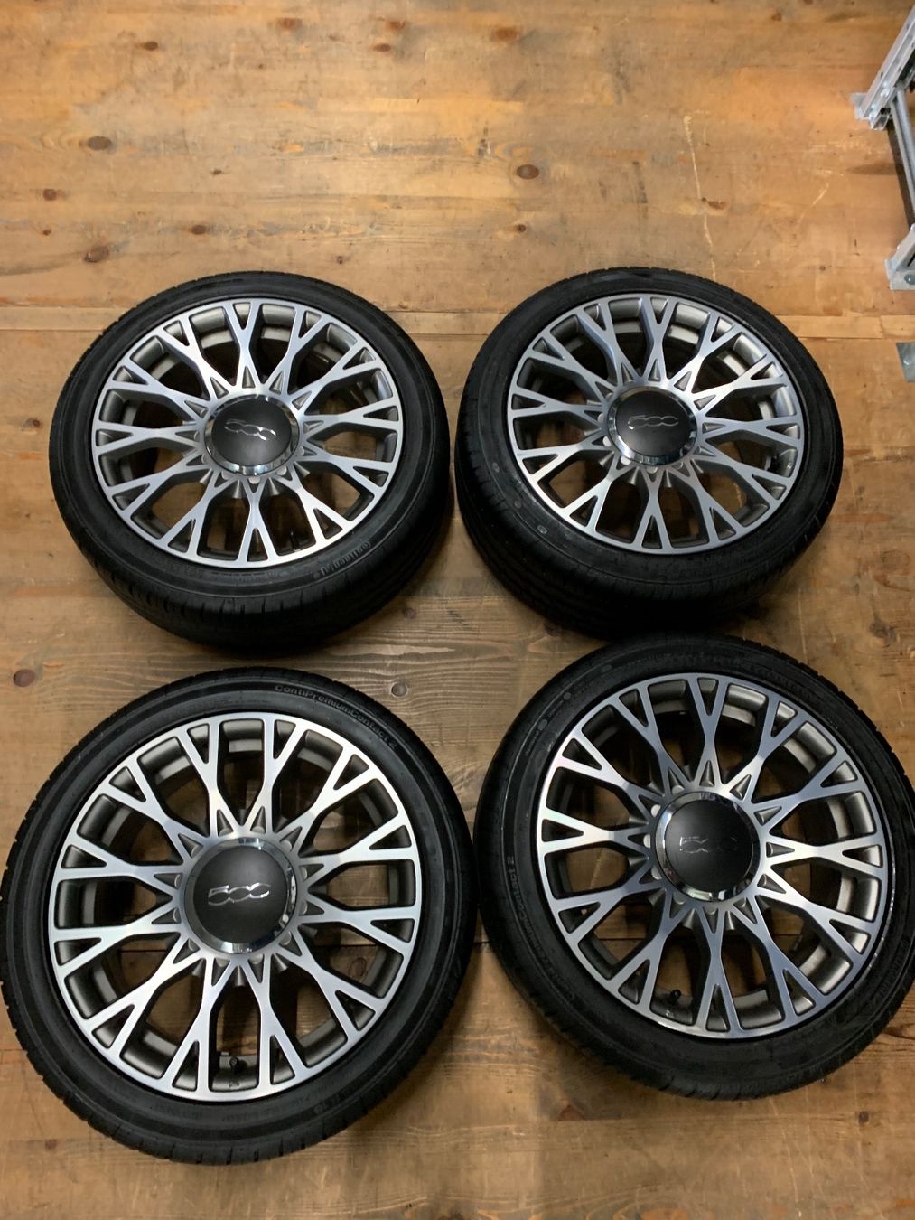 Fiat Pneus & Kompletträder: Fiat 500 Alufelgen 16” – Gebraucht aus Wollerau von