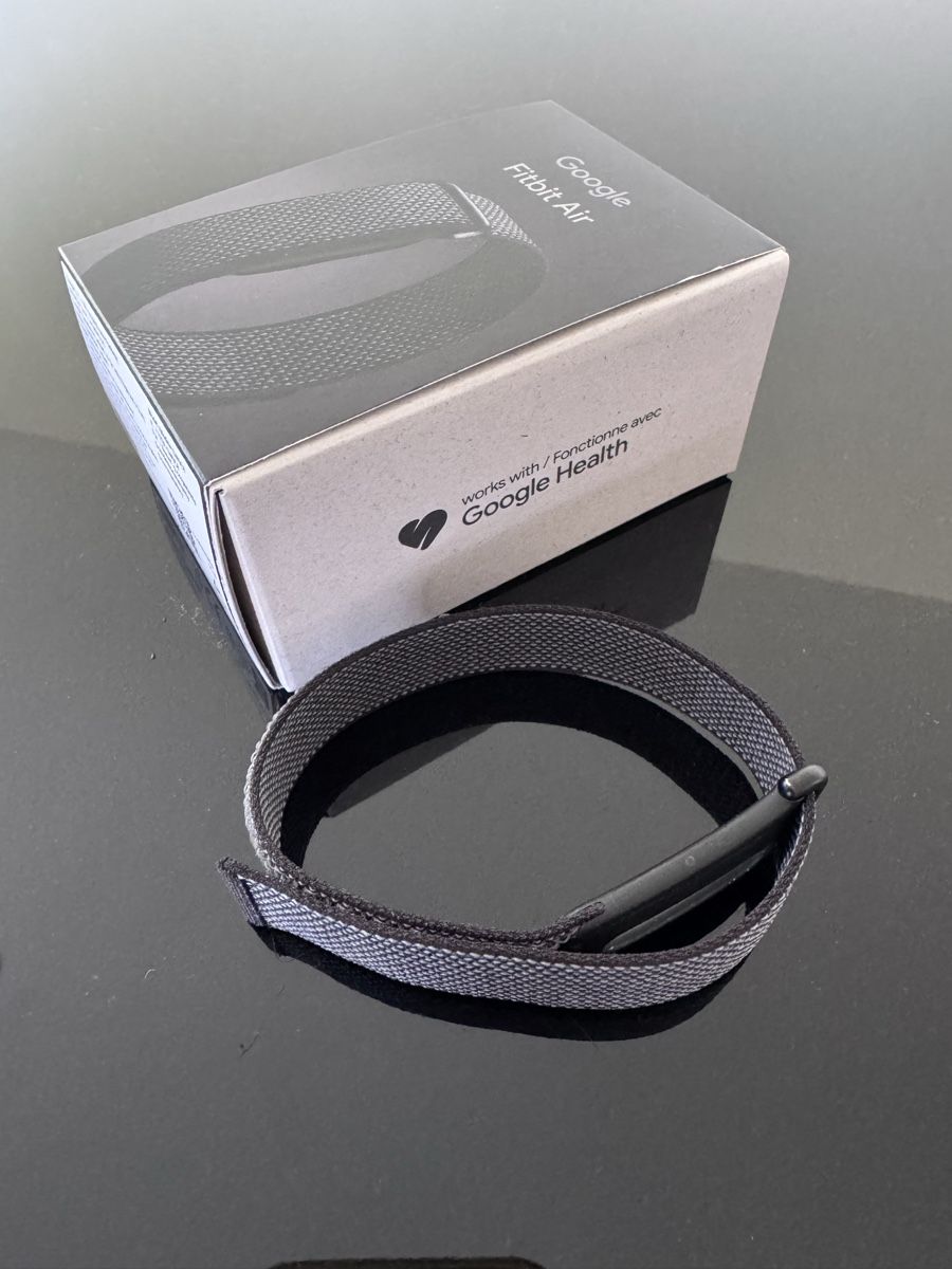 Google Bracciali & Braccialetti: Original Fitbit Air Band (ohne Sensor) – Nuovo (secondo la descrizione) da Wolfhausen venduto da Donatius777 1