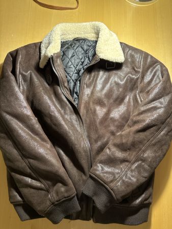 Warme Winterjacke aus Lederimitat mit Fellkragen, Top!