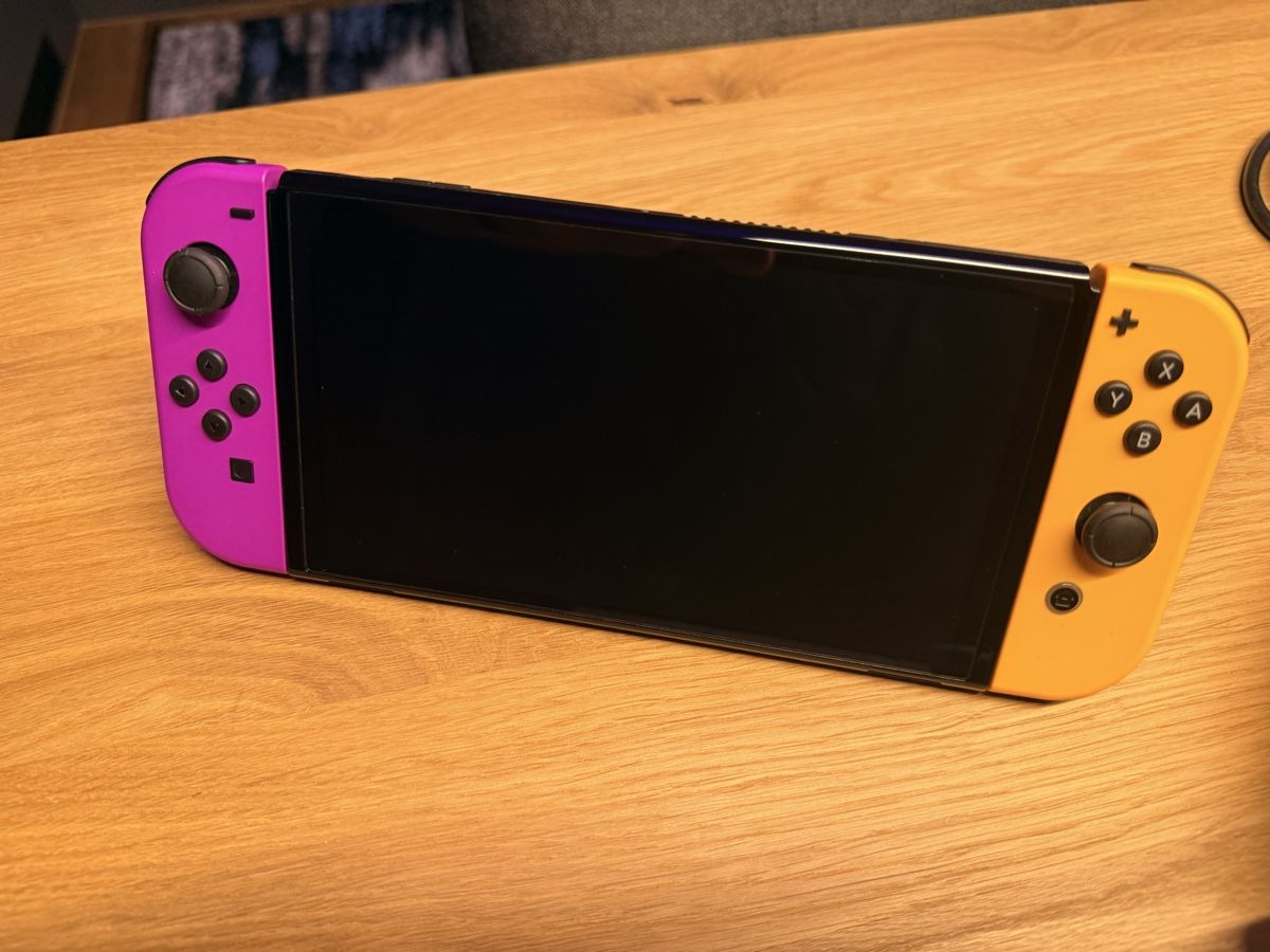 Nintendo Konsolen: Nintendo Switch OLED mit Zubehör – Gebraucht aus Neuhausen am Rheinfall von K.Sonderer 1