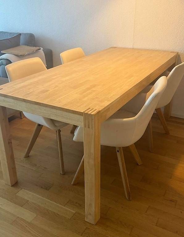 Tavoli: Wunderschöner Holzesstisch + 4 Stühle – Usato da Ostermundigen venduto da ac.dre92