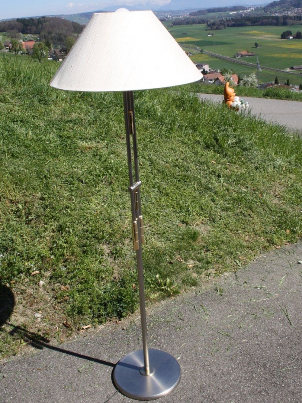 Lampade: STEHLAMPE LAMPE STEHLEUCHTE – Usato da Wauwil venduto da Pneuedy