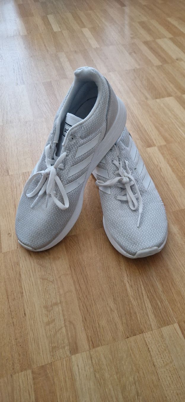 Adidas Scarpe da uomo: Adidas Schuhe, Gr. 39,5 – Usato da Riehen venduto da Aconitum