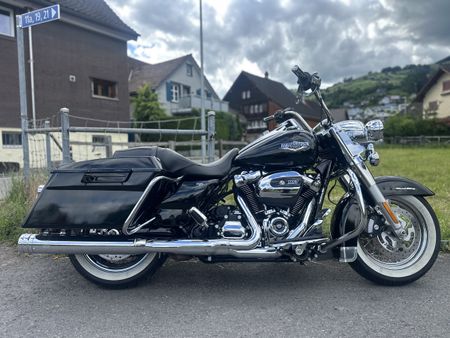 HARLEY-DAVIDSON Road King