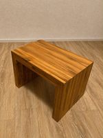 Beistelltisch aus massivem Holz