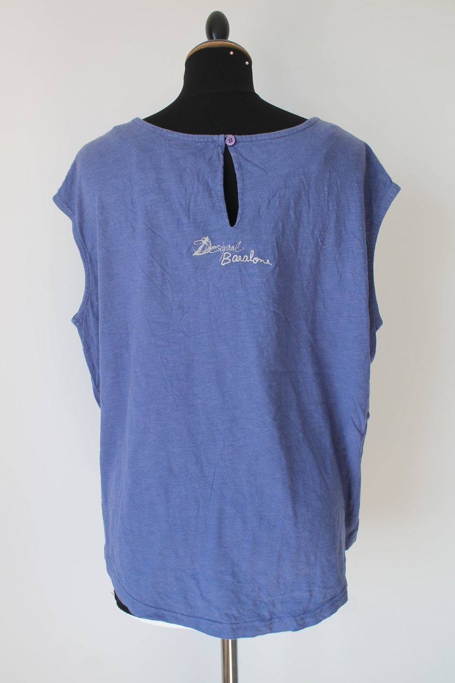 Desigual T-shirt: T-Shirt DESIGUAL taille XL – Usato da Chez-le-Bart venduto da jasse 1