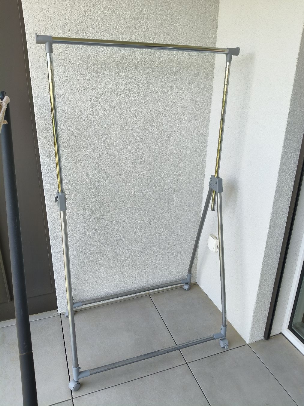 Guardaroba: Stander porte-habits réglable – Usato da Monthey venduto da lesaffairesdecamille