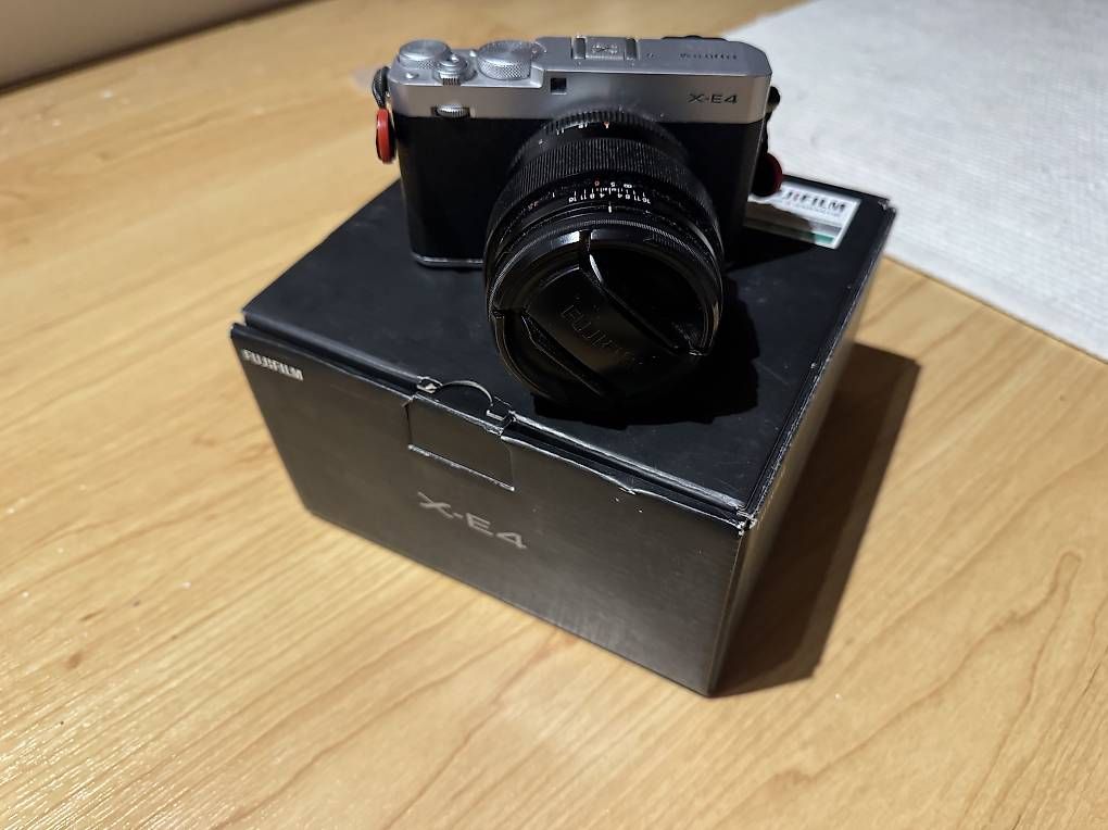 Fujifilm Appareil photo: FujiFilm X-E4 (ohne Objektiv) – D'occasion à Unterseen par paromaka