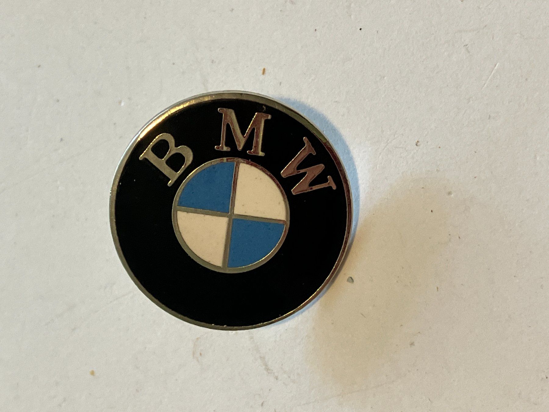Placchette & Badge: 1 Pin BMW – Usato da Basel venduto da djwwpp