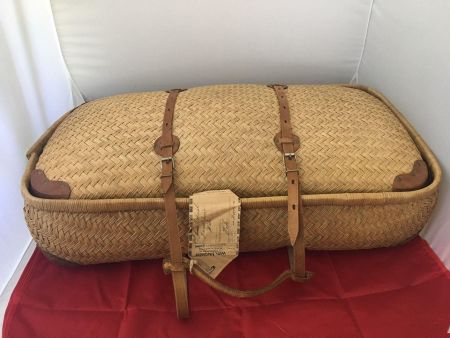 Koffer aus Stroh/Bast mit Lederriemen ! Vintage !