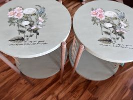 Schicker Beistelltisch mit Blumenmuster
