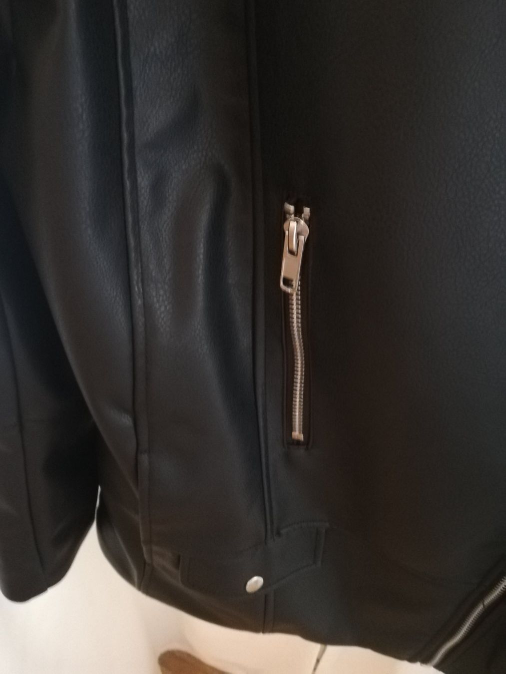 H&M Giacche: Faux Leather Oversized Black Biker Jacket from H&M – Nuovo (secondo la descrizione) da Genève venduto da ana_rocha 3