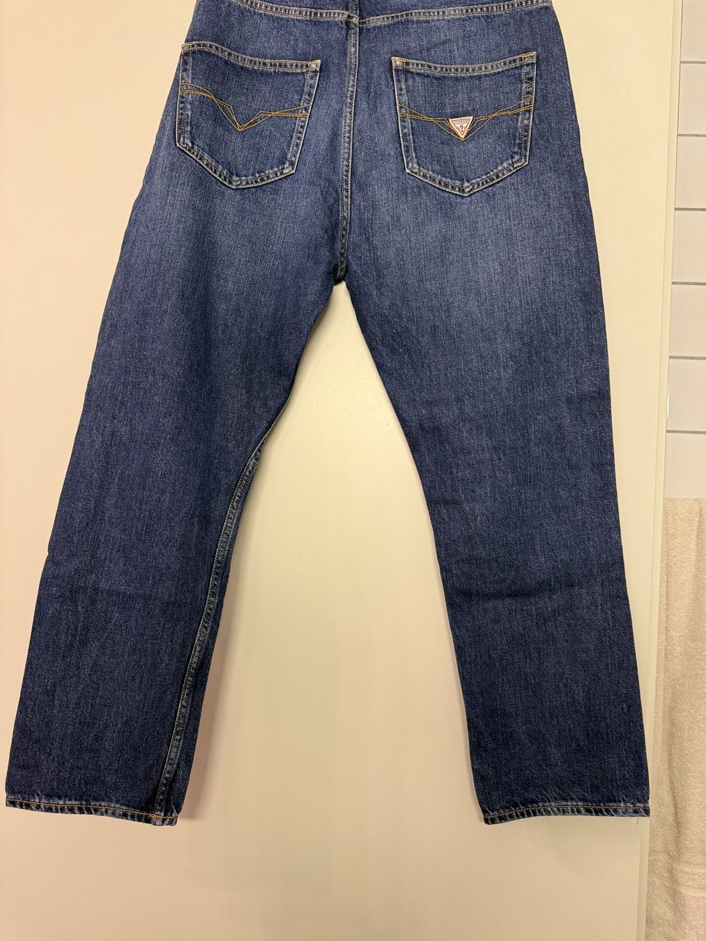 Guess Jeans: Guess Herren Jeans Relaxed James 48 – Usato da Zürich venduto da SEDRAEN 2