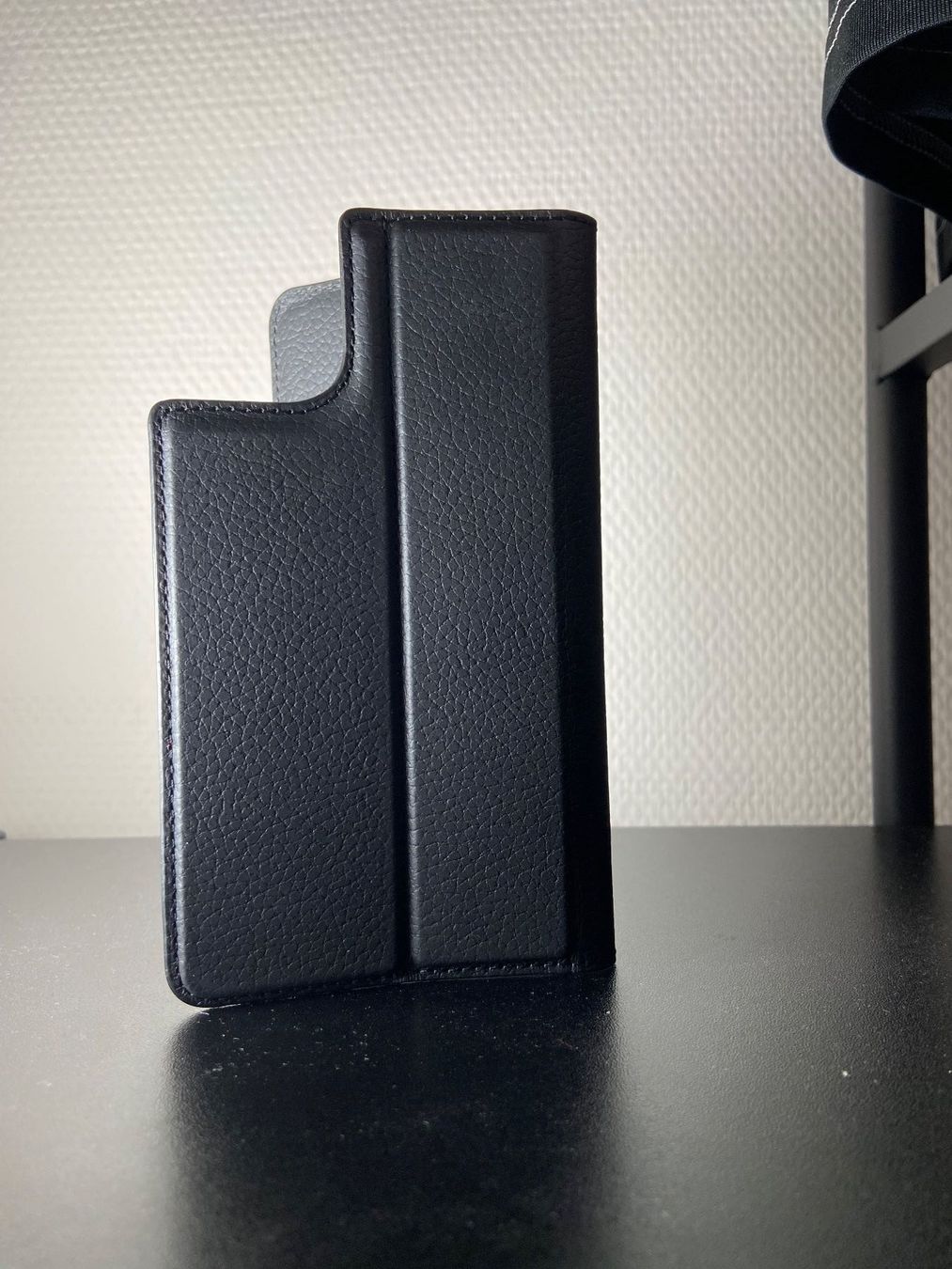 Cover & Protezioni schermo: Lederhülle iPhone 11 – Nuovo (secondo la descrizione) da Luzern venduto da Mobahn_Schwarzenberg