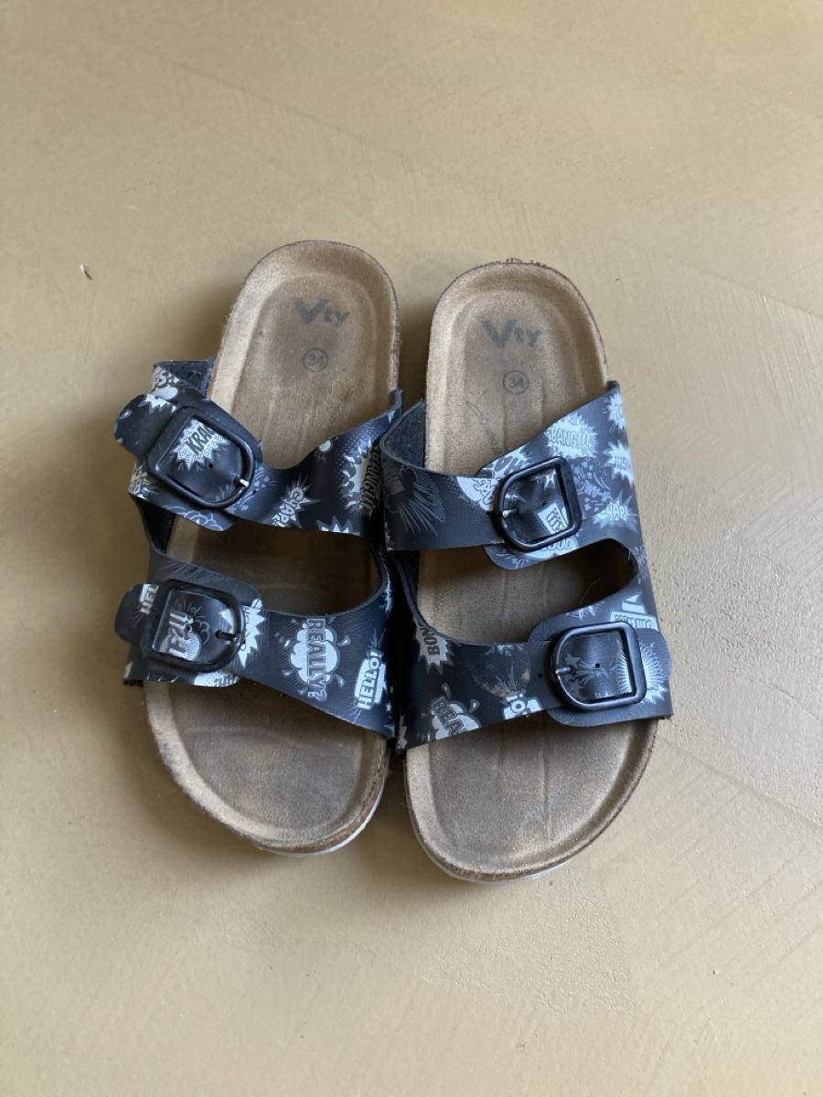 Scarpe per ragazzi: Hausschuhe Finken grösse 34 – Usato da Lohn-Ammannsegg venduto da Christoff1