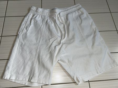 Kurze Hose weiss Grösse M von Bershka guter Zustand