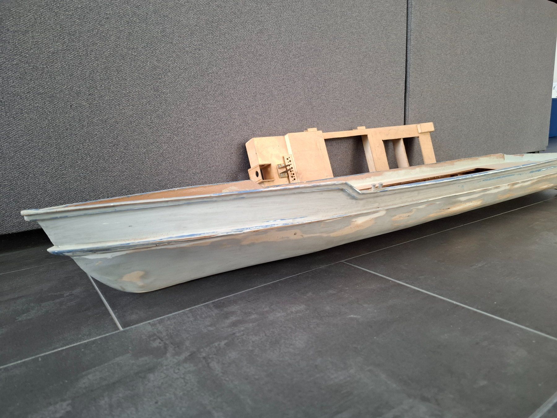 Modellismo RC: Rumpf Modellschiff Modellboot Holzrumpf 118 cm – Usato da Chabrey venduto da fluvius 1