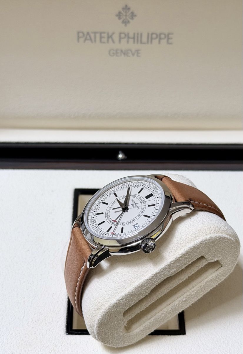 Patek Philippe Montres: Patek Philippe Weekly Calendar 5212A – D'occasion à Zürich par WATCHROOM 1