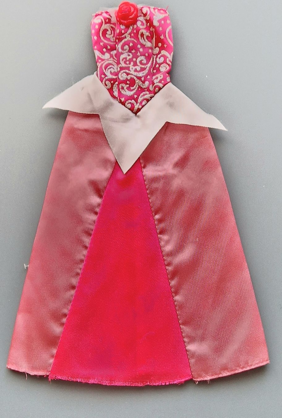 Bambole: Robe pour Barbie – Usato da Couvet venduto da Pioune