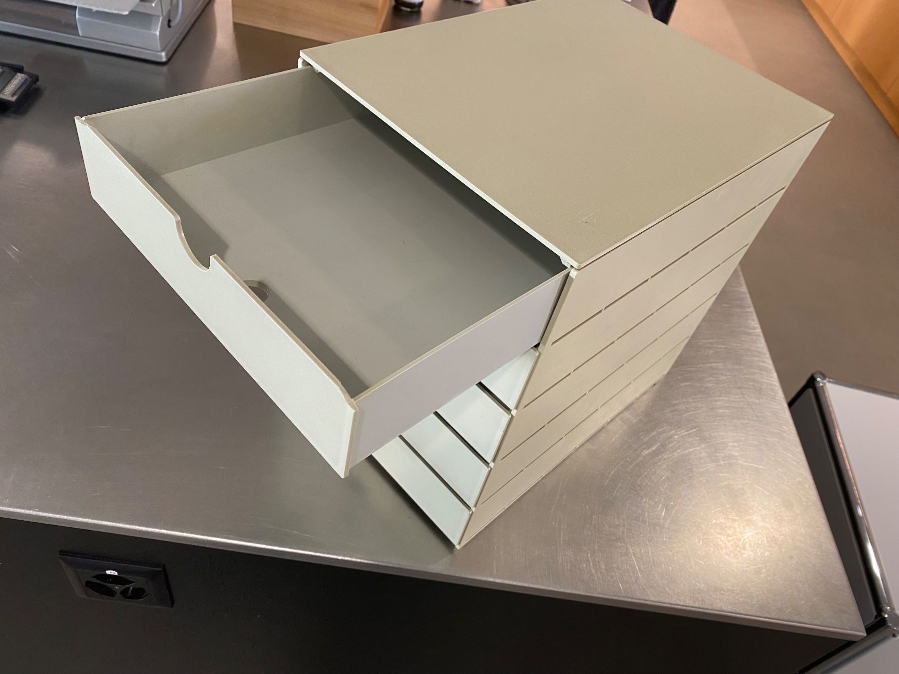 Scaffali: Schubladen-Ablagesystem 4 Fächer beige guter Zustand – Usato da Bern venduto da Cucina10 2