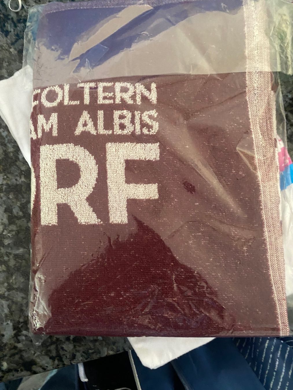 Teli da bagno: Neues ungeöffnetes Badetuch  bordeaux – Usato da Allenwinden venduto da Obalu 1