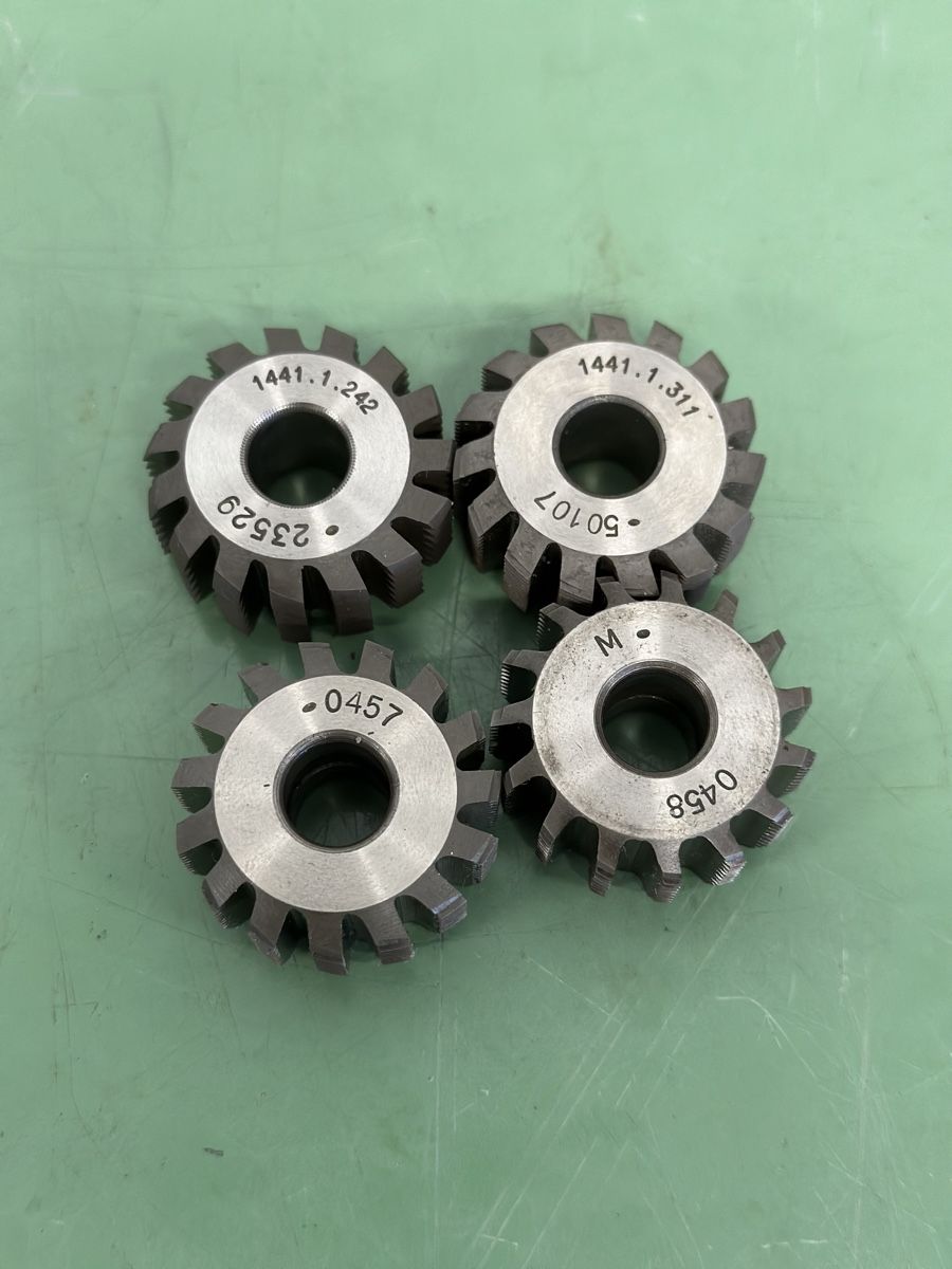 Tutti gli attrezzi: 12x Mikron gear cutting modules.  – Nuovo e nell'imballaggio originale da Aarberg venduto da SNMachines 2