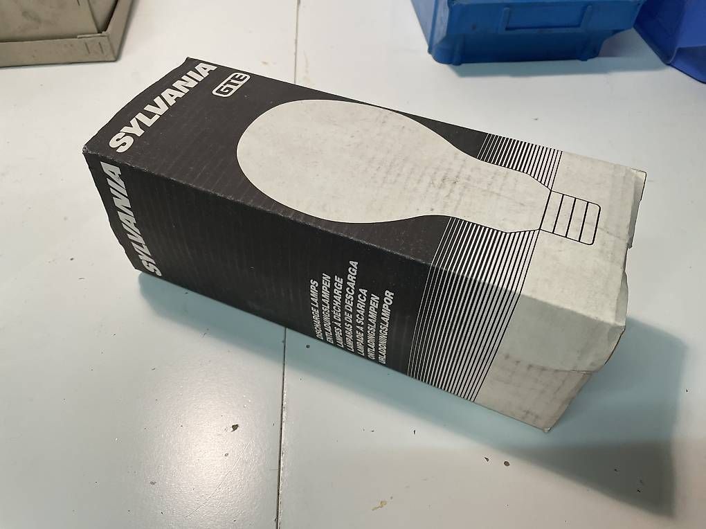 Lampade: Ampoule / Lampe à décharge E40 – Usato da Les Acacias venduto da Lynncia 2
