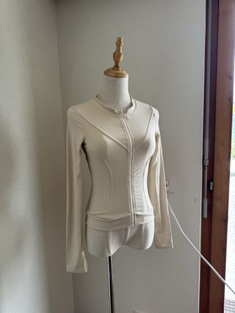 Stylish beige sports jacket with thumb holes, size S