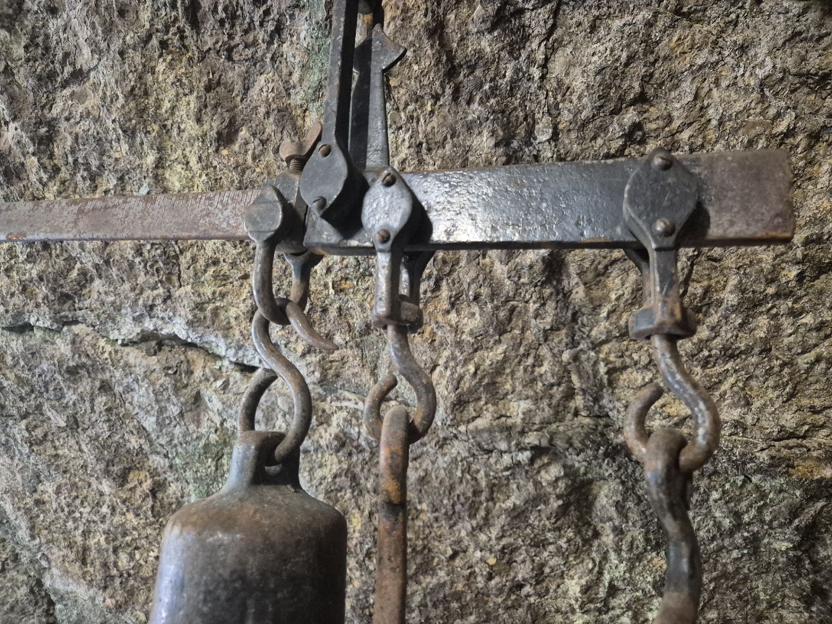 Bilance e pesi: Grande balance ancienne  – Usato da Le Locle venduto da CHEGUA 1