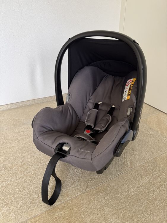 Maxi-Cosi Sièges auto: Maxi Cosi Babyschale Grau - Sicher und Bequem für Ihr Kind! – D'occasion à Aesch BL par Oemsen