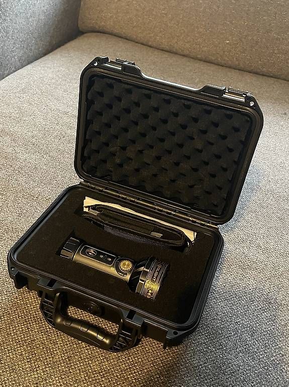 Altro in Decorazioni & Accessori: OLIGHT MARAUDER MINI LIMITED – Nuovo e nell'imballaggio originale da Grono venduto da tis_xh9c 1