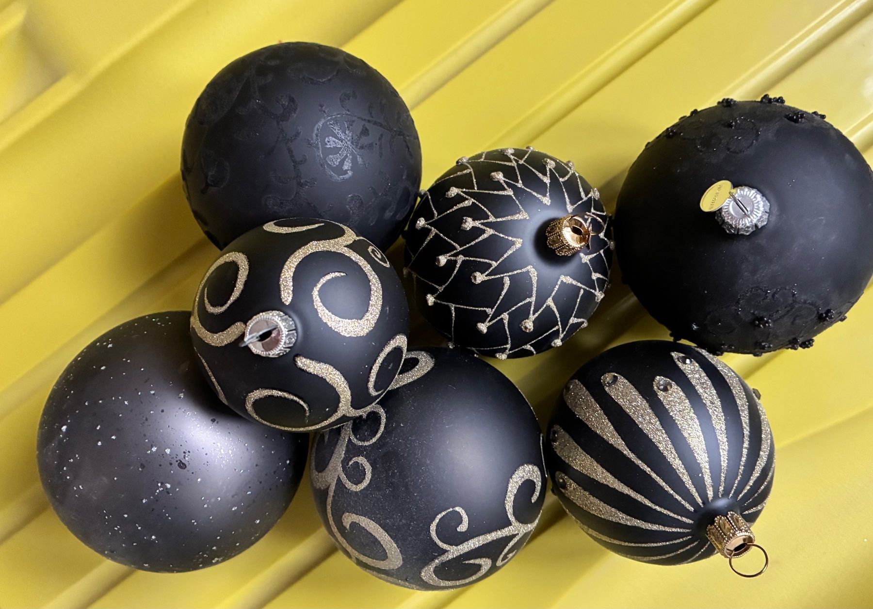 Alle Dekorationen: Verschiedene schwarze CHRISTBAUMKUGELN – Gebraucht aus Embrach von korbflechter49 1