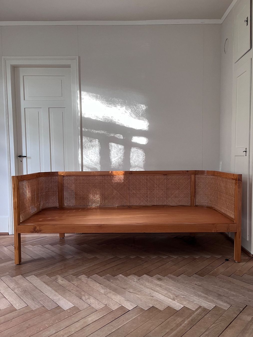 Sofas: Wunderschönes Teak Sofa mit Rattan – Gebraucht aus Luzern von kimbaey 1