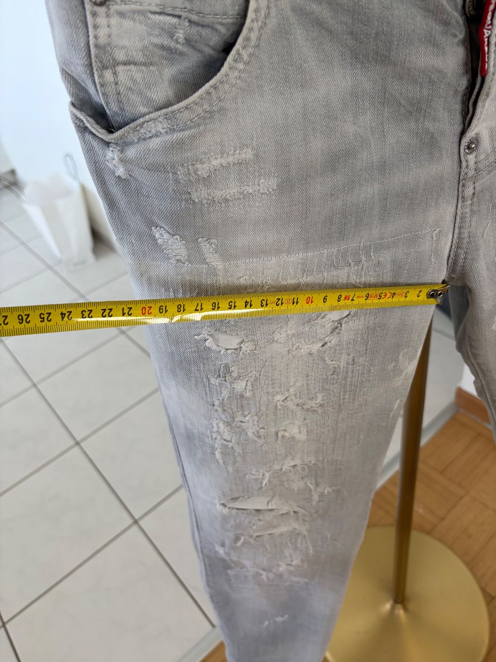 Dsquared2 Jeans: Dsquared2 Grau Jeans 40 (S damen) – Usato da Baar venduto da ViennaG 5