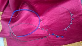 Lot 3 blaue Halsketten mit blauen Kristallen