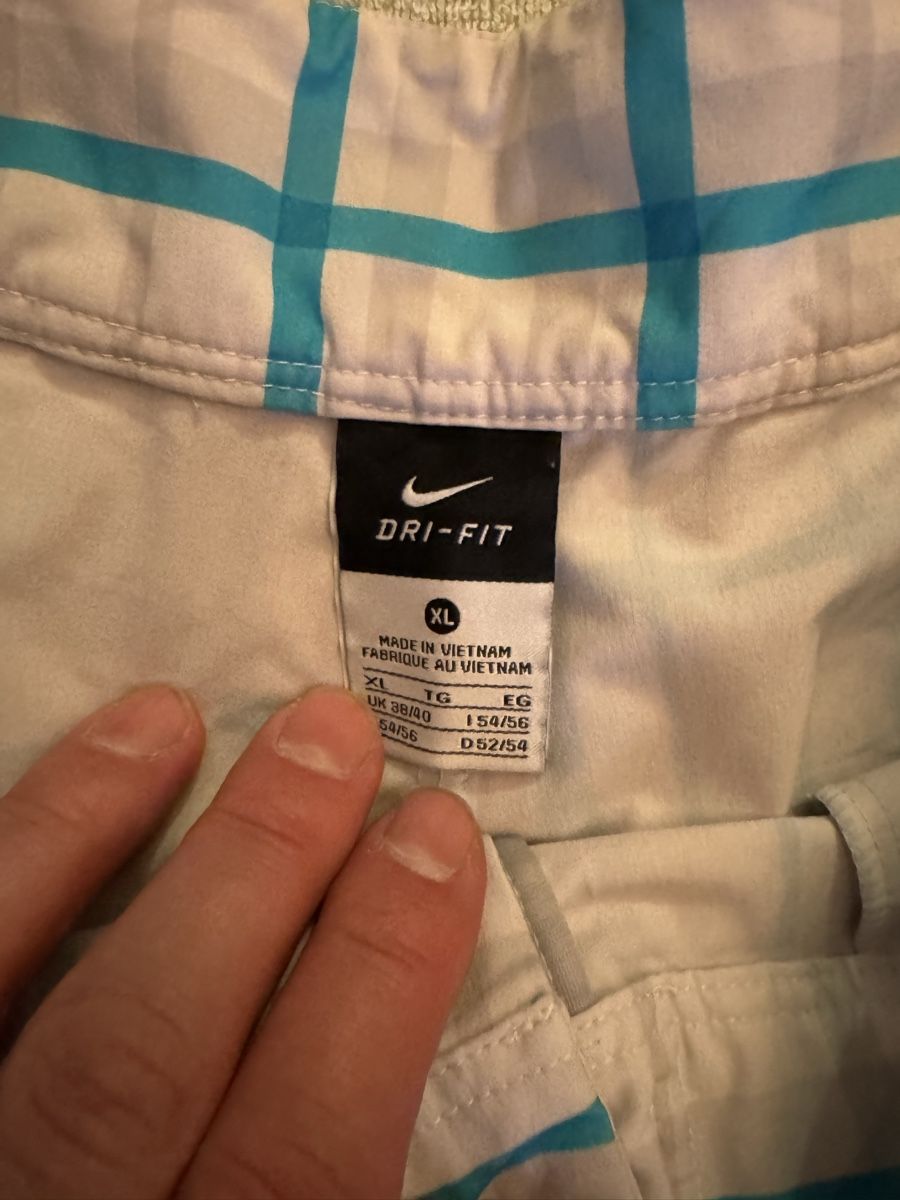 Hosen: Tennishose – Gebraucht aus Wettingen von Chuljaa 1