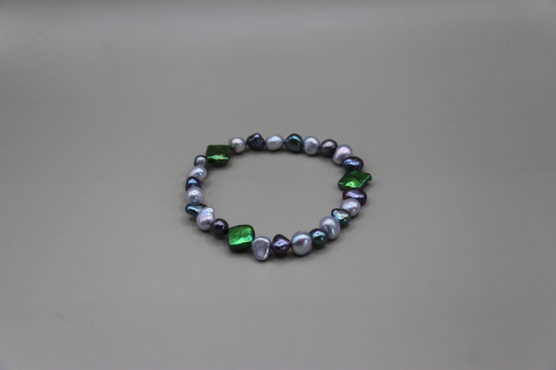 Bracciali & Braccialetti: Armband aus echten Süsswasser Perlen – Nuovo e nell'imballaggio originale da Luzern venduto da jul_bn7b 2