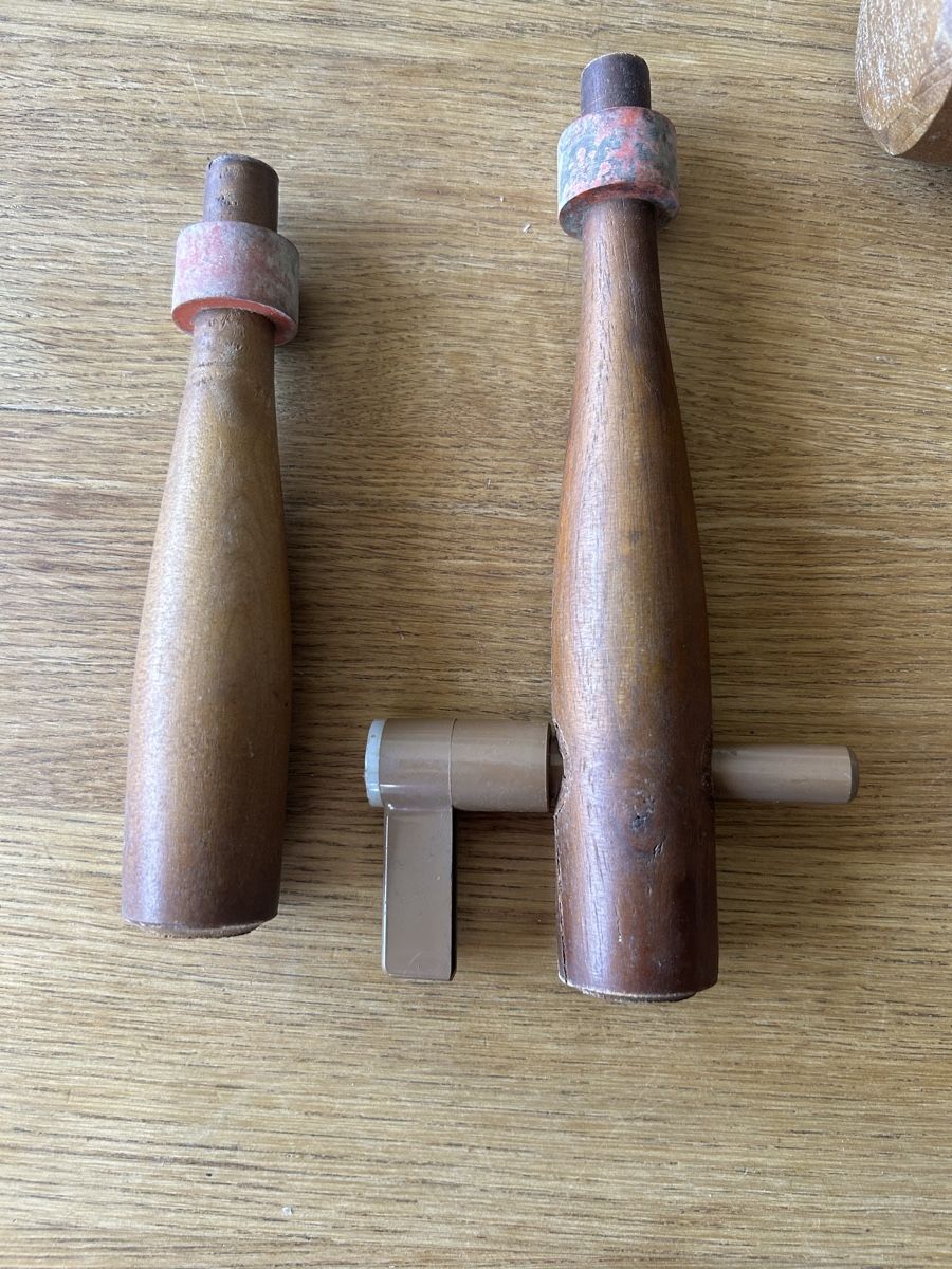 Alle Werkzeuge: Holzhammer mit 2 Zapfhahn – Gebraucht aus möhlin von Caja1 1