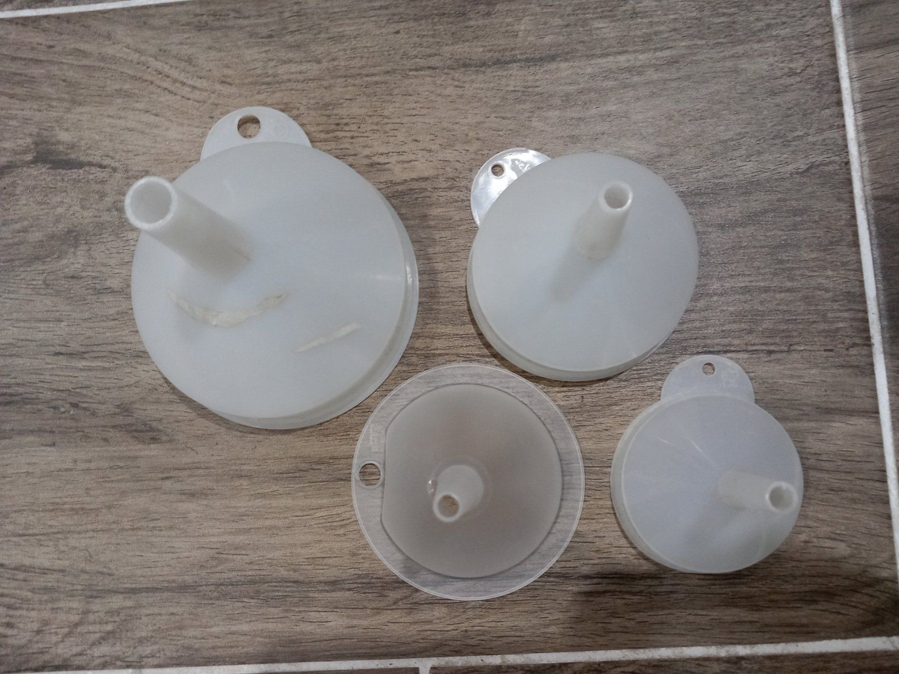 Altri elettrodomestici e apparecchi d’epoca: Plastik Trichter SET mit 4 Stück – Usato da Rheinau venduto da profitronic.shop 2