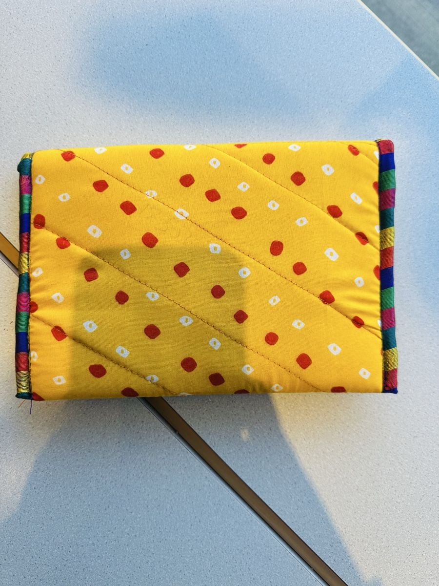 Borse da donna: Bunte Handtasche mit Perlenkette – Nuovo e nell'imballaggio originale da Burgdorf venduto da LittleNora 1