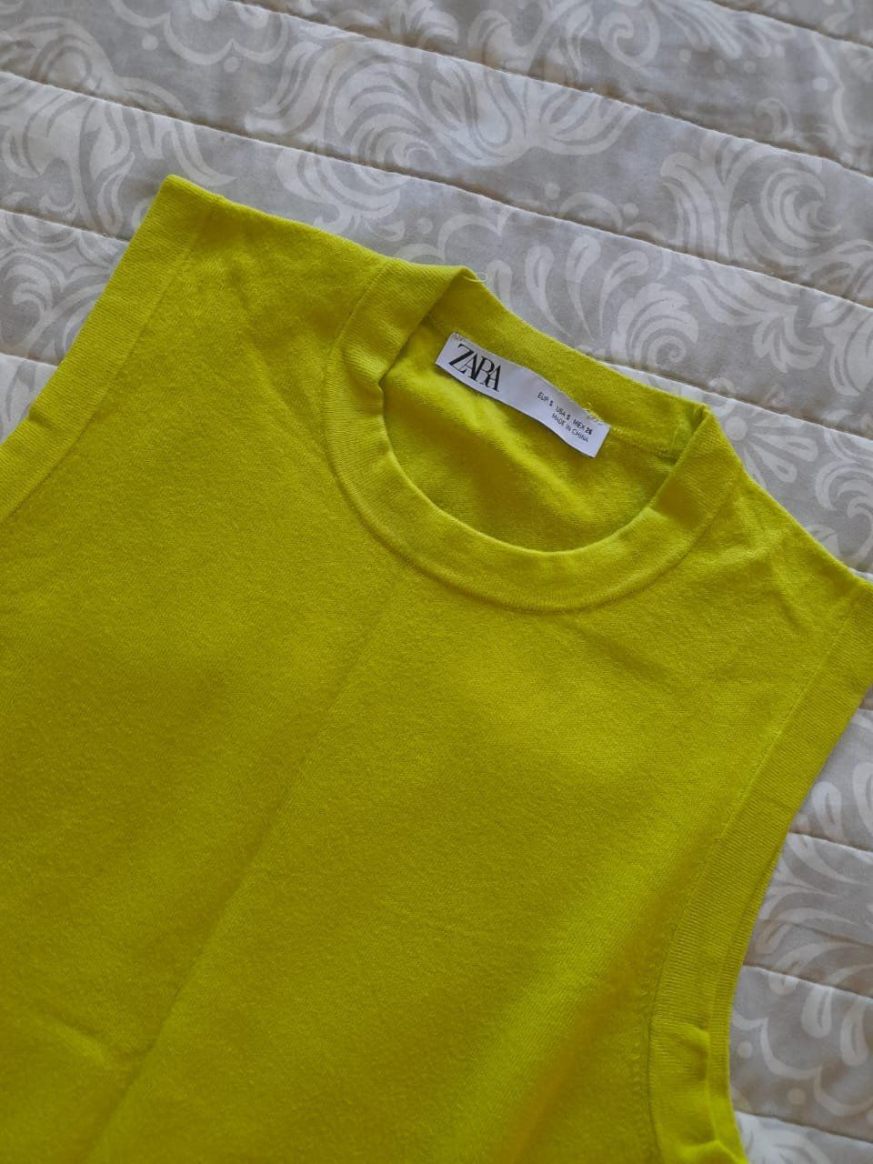 T-shirt: Zara blouse en fil – Usato da Genève venduto da gal_x6ln 1
