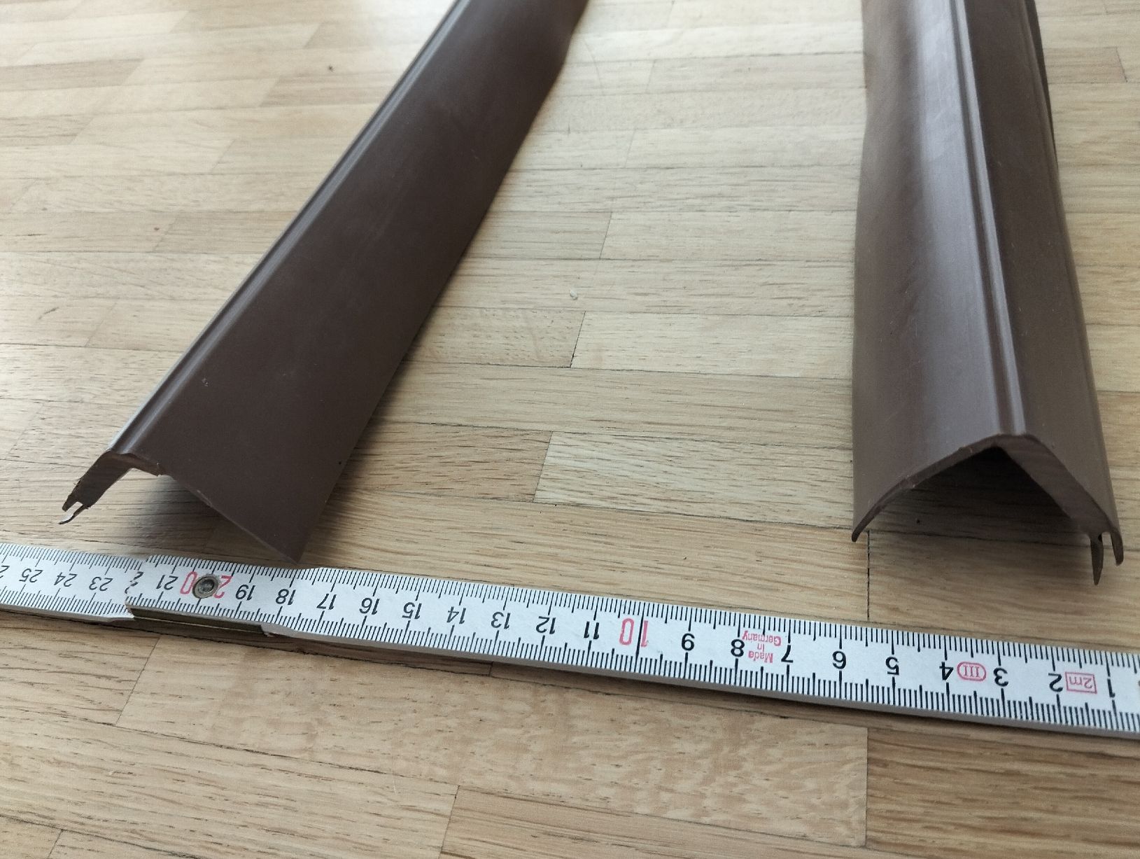 Profilati: Profili angolari marrone 2 pezzi 50/55cm L-profilo plastica – Usato da Zürich venduto da xar_82wy 2