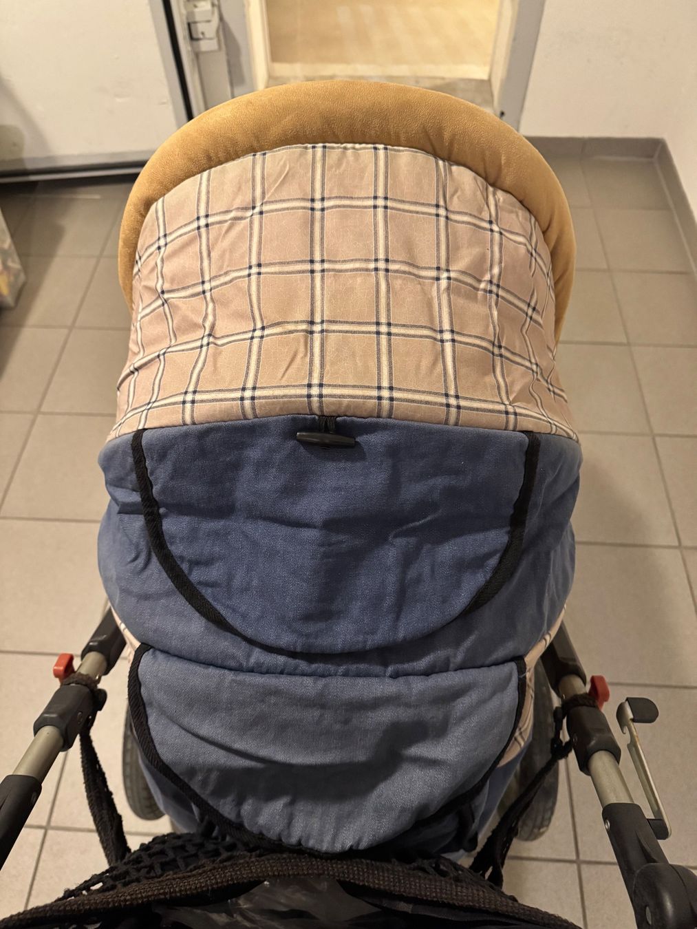 Carrozzine: Robuster Kombi-Kinderwagen mit Zubehör – Usato da Volketswil venduto da Fotohobby99 6