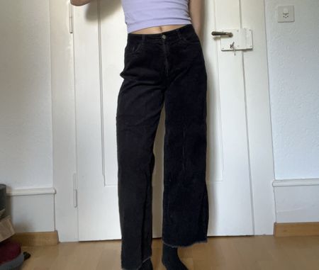 schwarze Cordhose