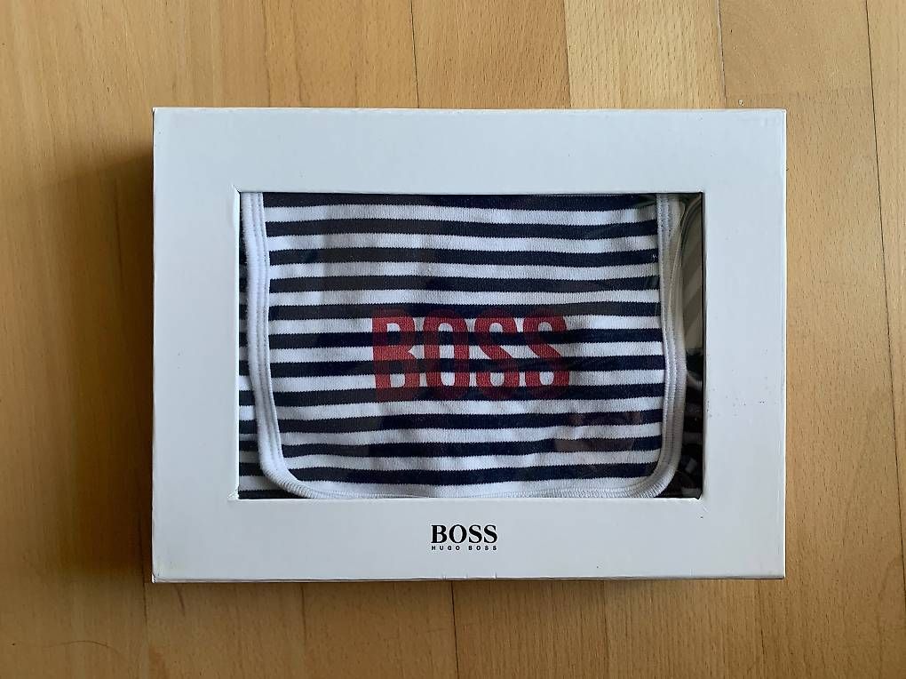 Hugo Boss Lotti & Set di vestiti: Hugo Boss Baby-Strampler Set mit Lätzchen – Usato da Oberengstringen venduto da exmex 2