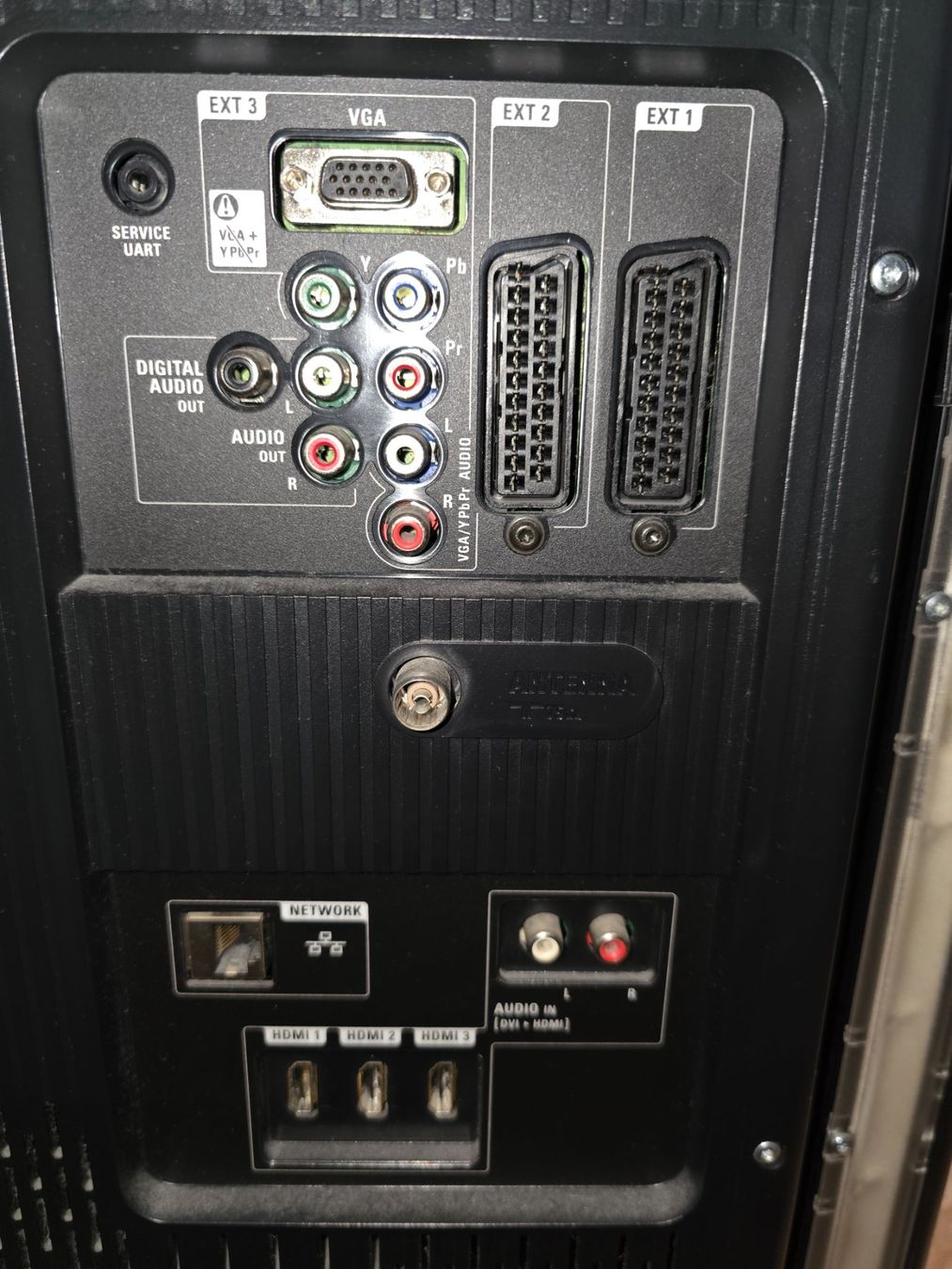 Philips Televisori: Philips TV Flachbildschirm mit Ledbeleuchtung. – Usato da Brienzwiler venduto da vegetabelvamp 5
