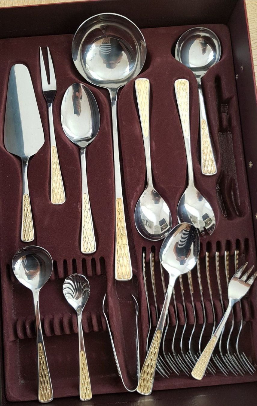 Cucchiai: Besteck-Set 34 teilig,inkl.Koffer – Nuovo e nell'imballaggio originale da Küsnacht ZH venduto da 2011_ 1