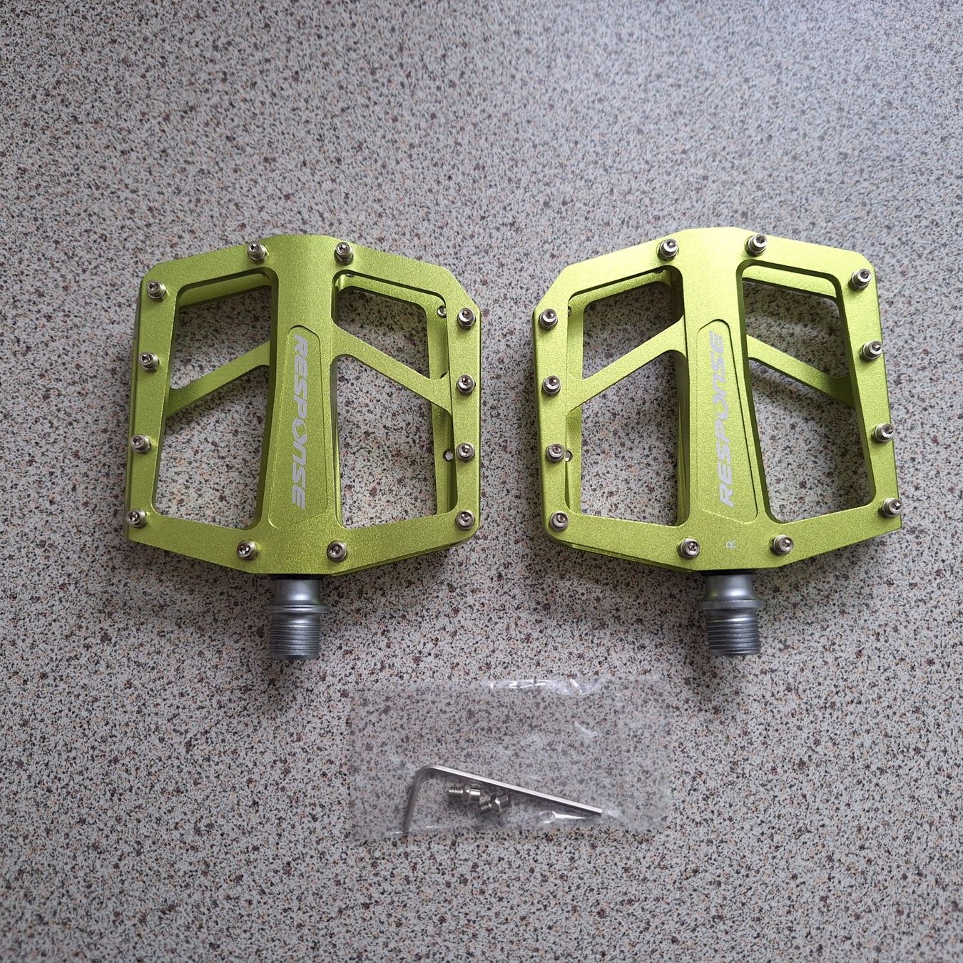 Pezzi di ricambio: Flat Pedal 9/16" Response – Nuovo e nell'imballaggio originale da Bülach venduto da blackhawk21