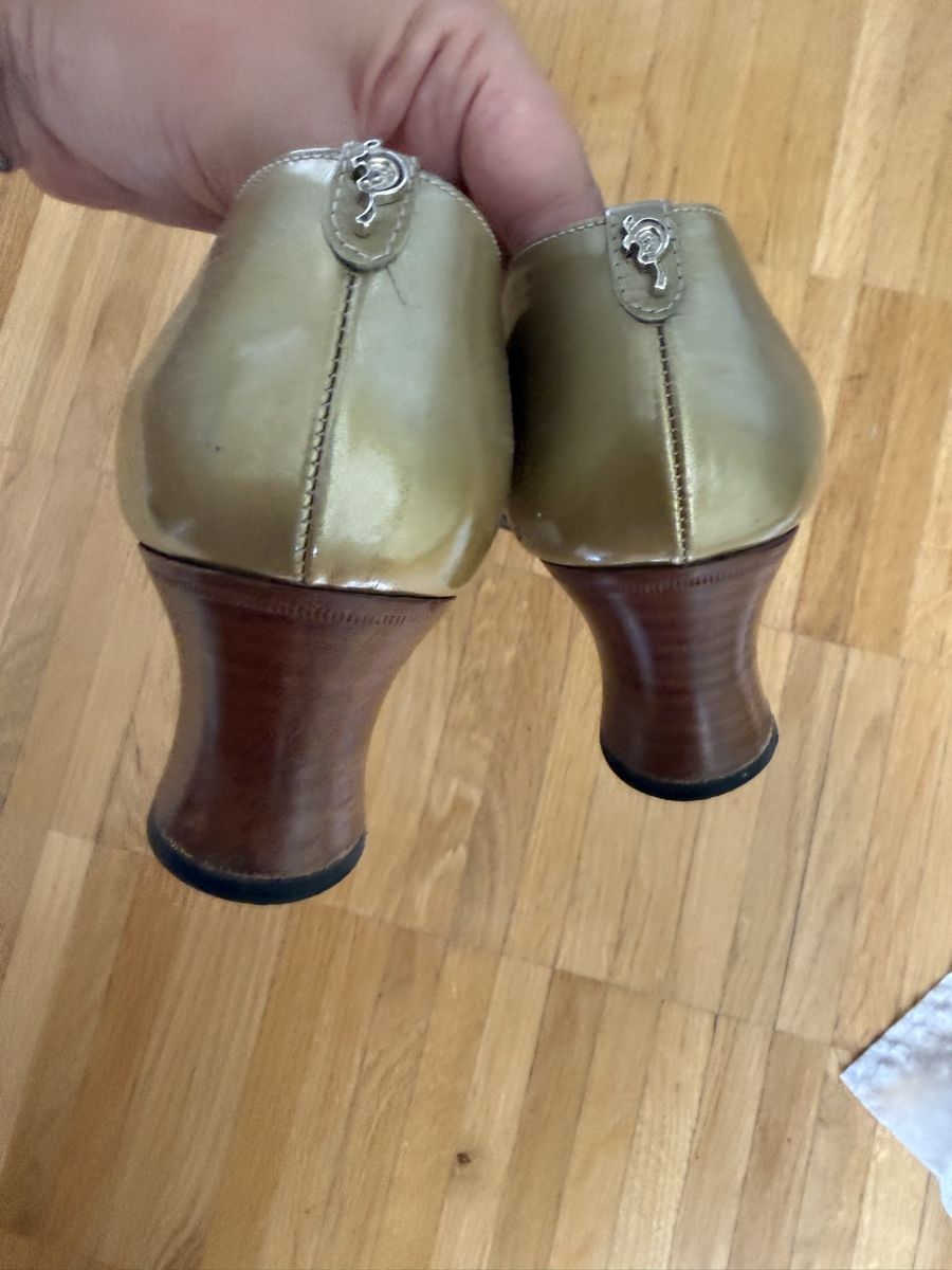Damenschuhe: Pollini Vintage Pumps – Gebraucht aus Wallisellen von galgiu 1