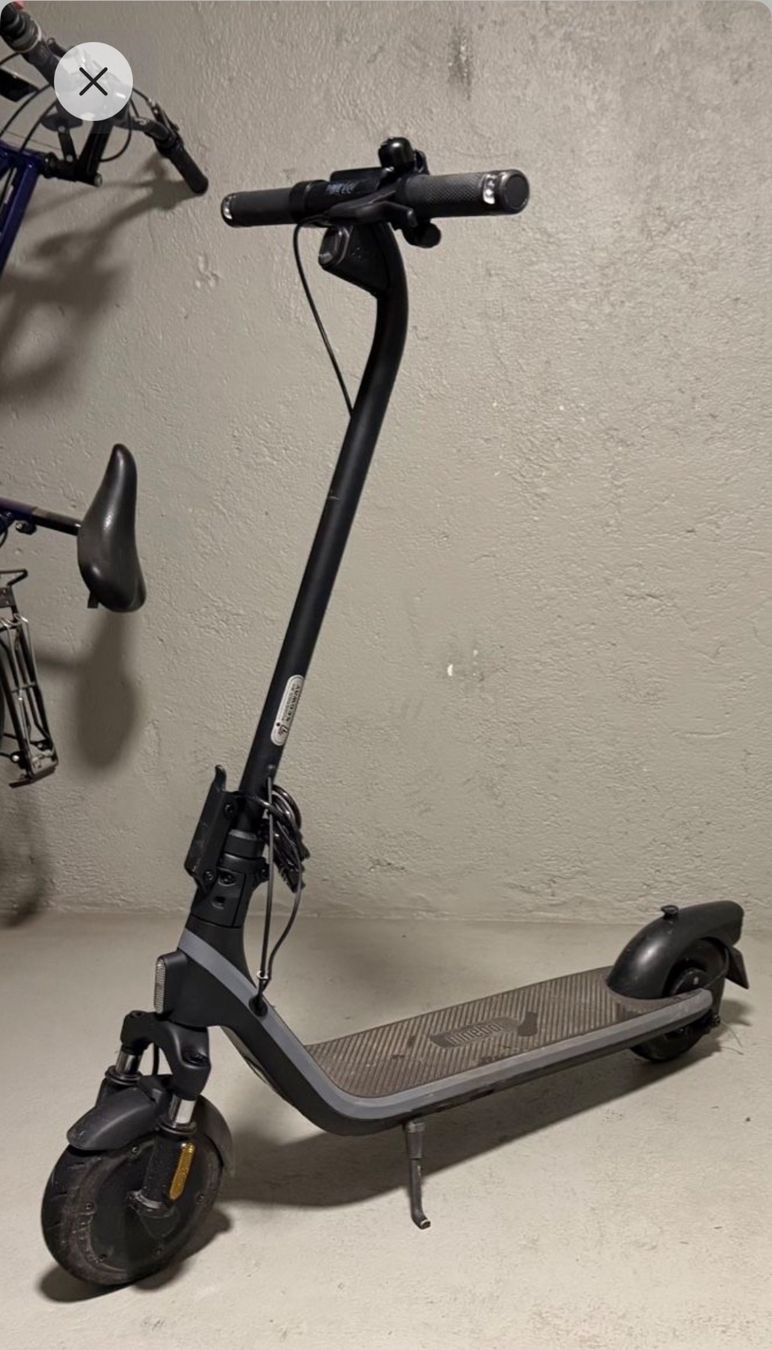 Scooter: E-Scooter Segway Ninebot E2 DII – Usato da Islikon venduto da oma_7dx5